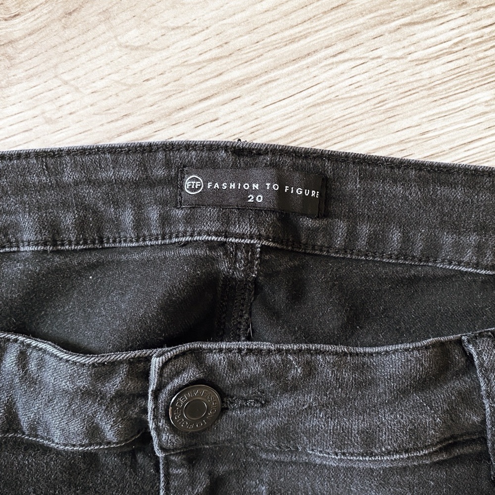 FTF Fashion To Figure Distressed Stretch Jeans Size 20 - Picture 3 of 7